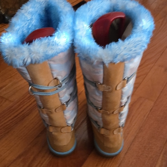 Timberland Tan and Light Blue Women's Winter Boots - Picture 6 of 11
